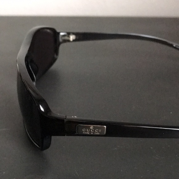Gucci black rocker vintage shades Tom Ford era includes original hard case. - Picture 2 of 4